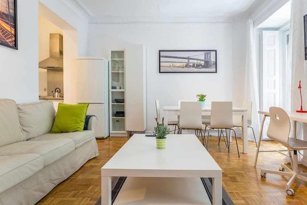 Apartamento Apartamento confortable en Atocha Madrid Exterior foto